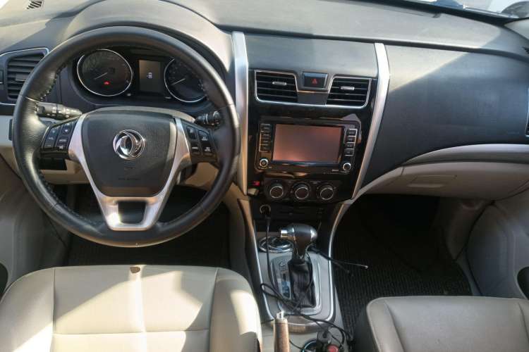 Used FORTHING S500 2016 1.6L CVT Deluxe Model Center Console
