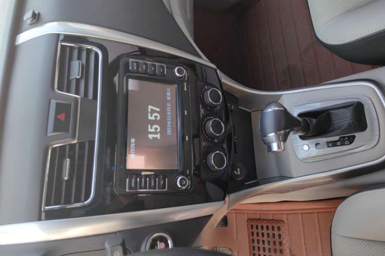 Used FORTHING S500 2016 1.6L CVT Luxury Edition Interior 4