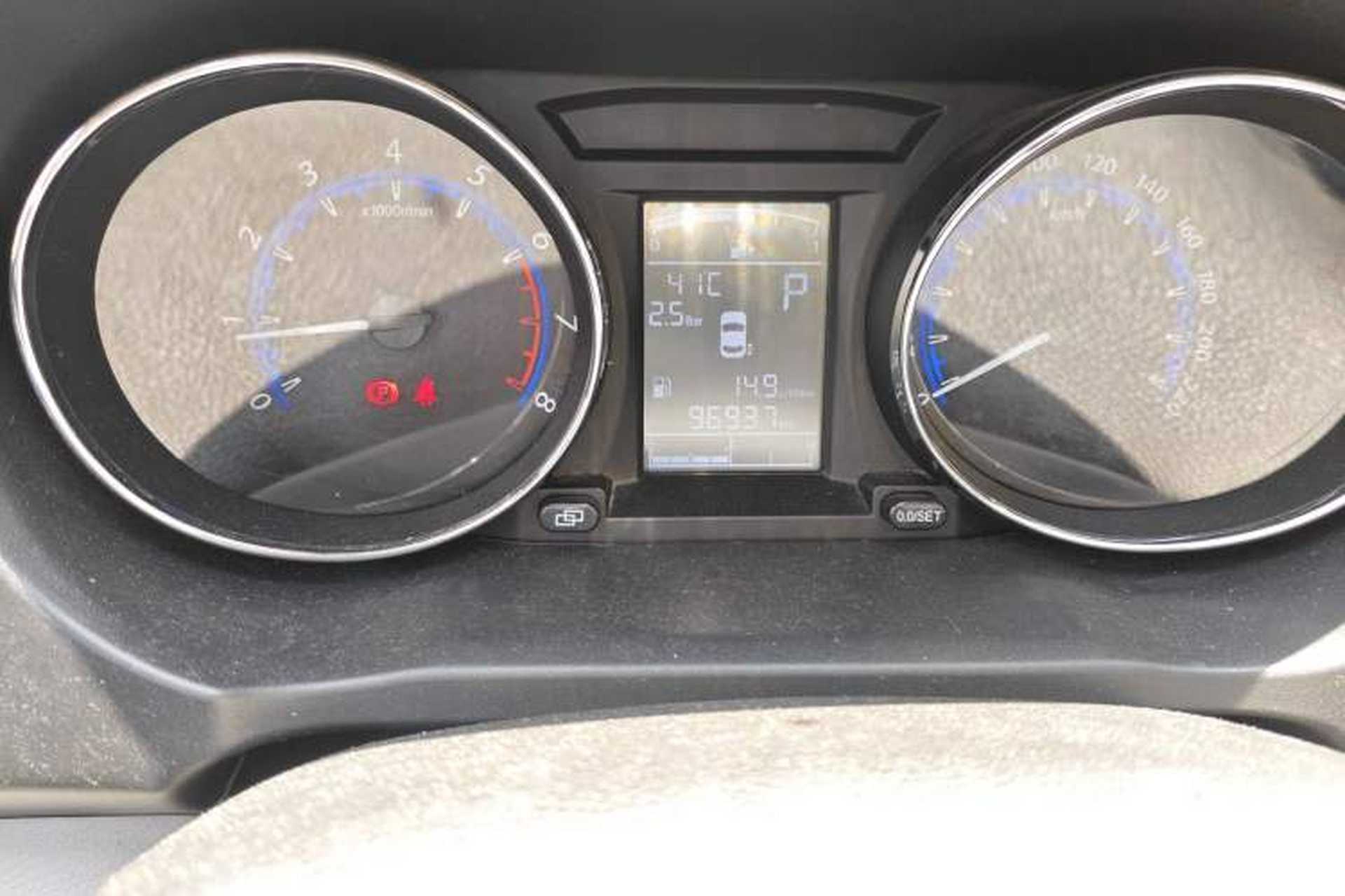 Used FORTHING S500 2016 1.6L CVT Luxury Edition Odometer Close Up