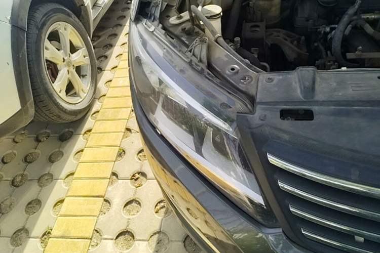 Used FORTHING S500 2016 1.5L Manual Luxury Model Right Front Headlight
