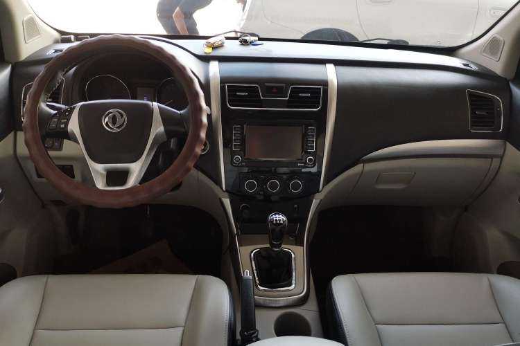 Used FORTHING S500 2016 1.6L Manual Luxury Model Center Console