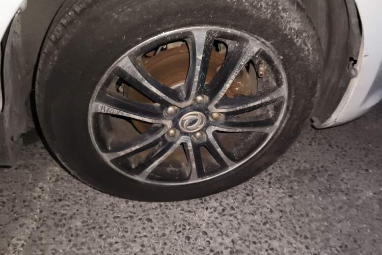Used FORTHING S500 2016 1.6L CVT Deluxe Model Right Front Wheel Hub