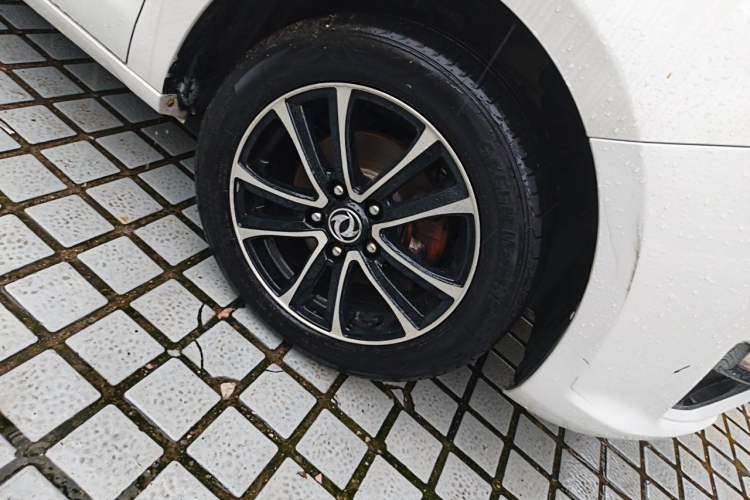 Used FORTHING S500 2016 1.6L CVT Deluxe Model Right Front Wheel Hub