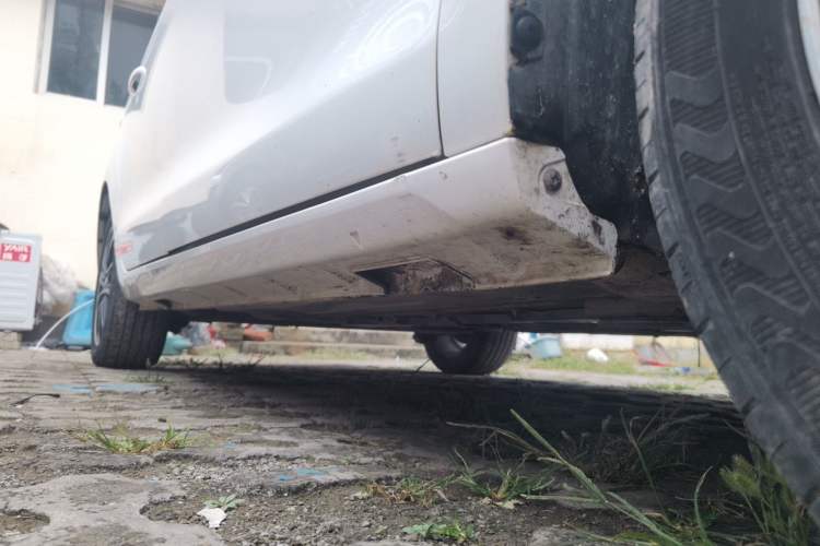 Used FORTHING S500 2016 1.6L CVT Luxury Model Right Side Sill