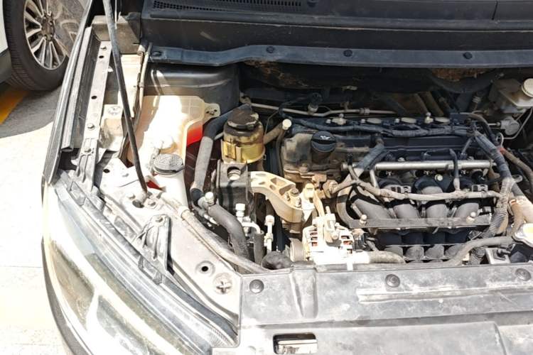 Used FORTHING S500 2017 1.5L Manual Elite Model Engine Bay Right