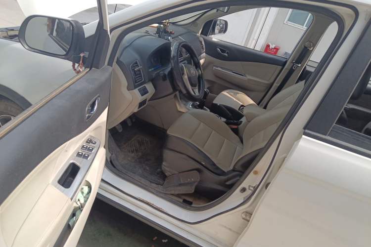 Used FORTHING S500 2017 1.5L Manual Elite Model Interior 3