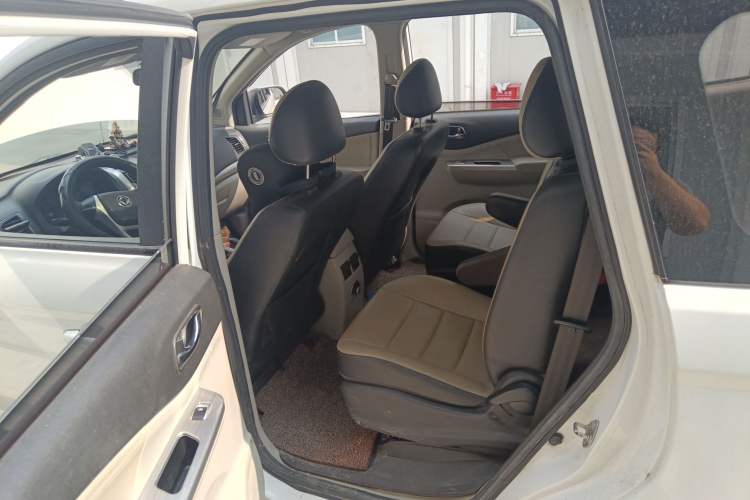 Used FORTHING S500 2017 1.5L Manual Elite Model Interior 4
