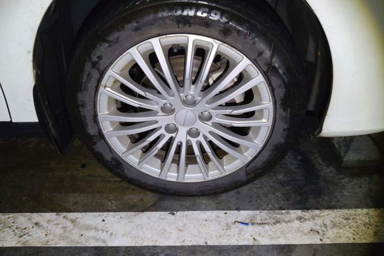 Used FORTHING S60 EV 2022 Comfort Edition Right Front Wheel Hub