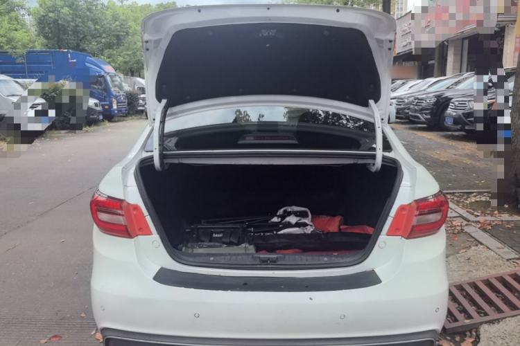 Used FORTHING S60 EV 2022 Comfort Edition Trunk