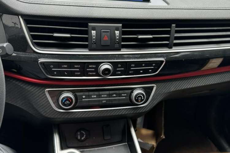 Used FORTHING SX6 2019 1.6L Manual Luxury Model China VI Standard Interior 3
