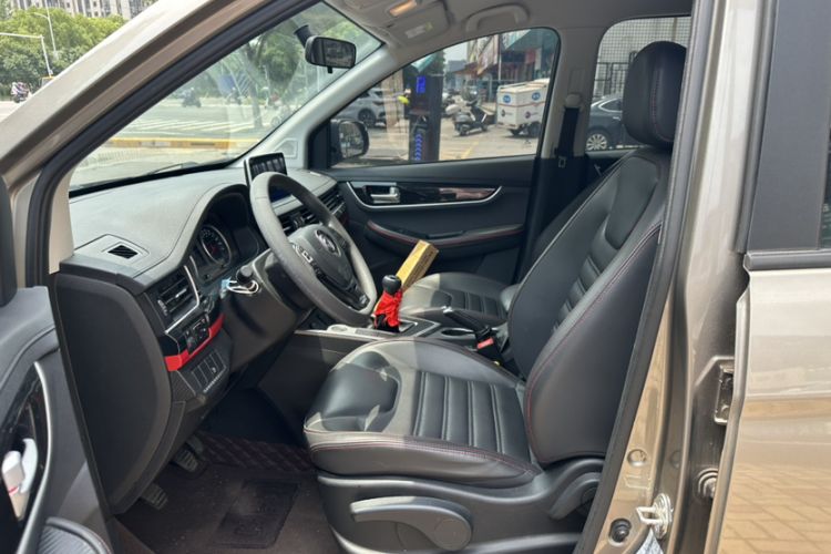 Used FORTHING SX6 2019 1.6L Manual Luxury Model China VI Standard Interior 5