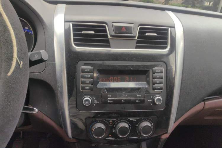 Used FORTHING SX6 2016 1.6L Manual Luxury Model Audio And AC Panel