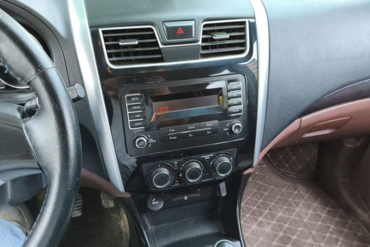 Used FORTHING SX6 2016 1.6L Manual Luxury Model Audio And AC Panel