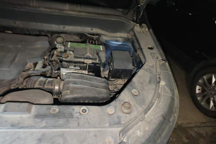 Used FORTHING SX6 2016 2.0L Manual Luxury Version Engine Bay Left