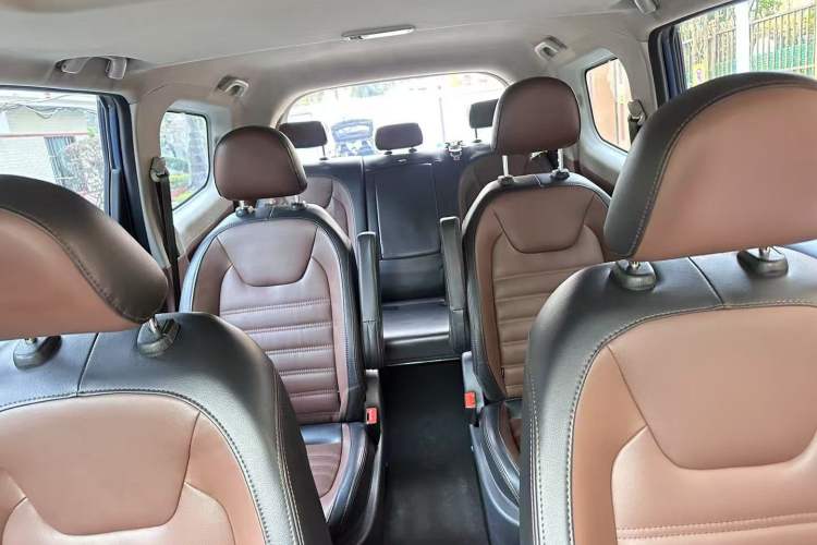 Used FORTHING SX6 2016 1.6L CVT Luxury Model Interior 5
