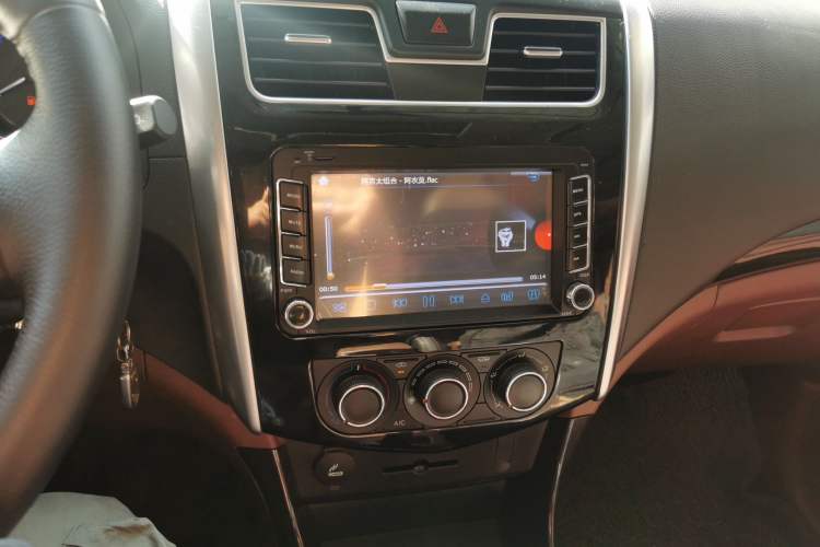 Used FORTHING SX6 2016 1.6L Manual Luxury Model Audio And AC Panel