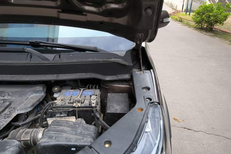 Used FORTHING SX6 2016 2.0L Manual Luxury Version Engine Bay Left
