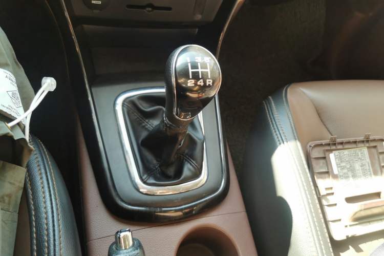 Used FORTHING SX6 2016 1.6L Manual Luxury Model Gear Lever