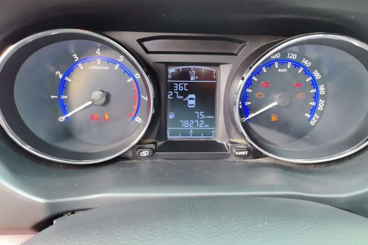 Used FORTHING SX6 2016 2.0L Manual Luxury Version Odometer Close Up