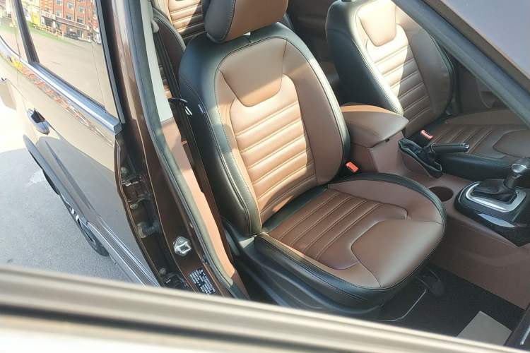 Used FORTHING SX6 2016 1.6L CVT Deluxe Model Right Front Seat