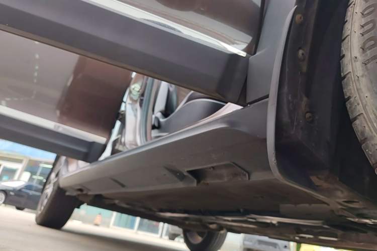 Used FORTHING SX6 2016 1.6L Manual Luxury Model Right Side Sill