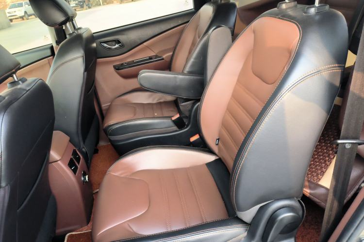 Used FORTHING SX6 2016 2.0L Manual Luxury Version Interior 4