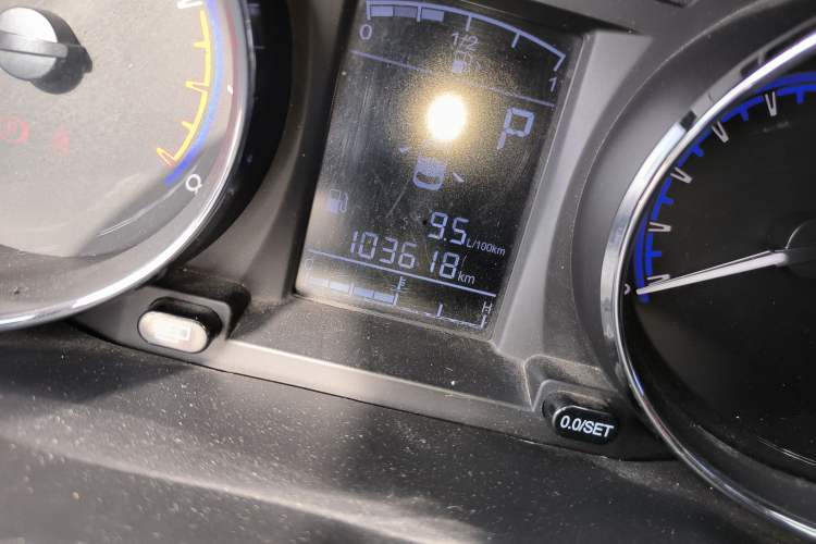 Used FORTHING SX6 2016 1.6L CVT Luxury Model Odometer Close Up