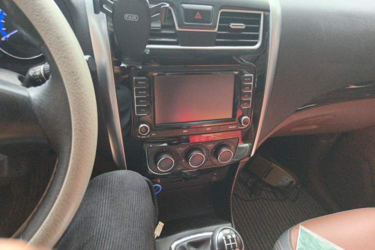Used FORTHING SX6 2016 1.6L Manual Luxury Model Audio And AC Panel