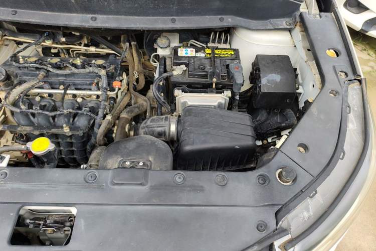 Used FORTHING SX6 2016 1.6L CVT Luxury Model Engine Bay Left