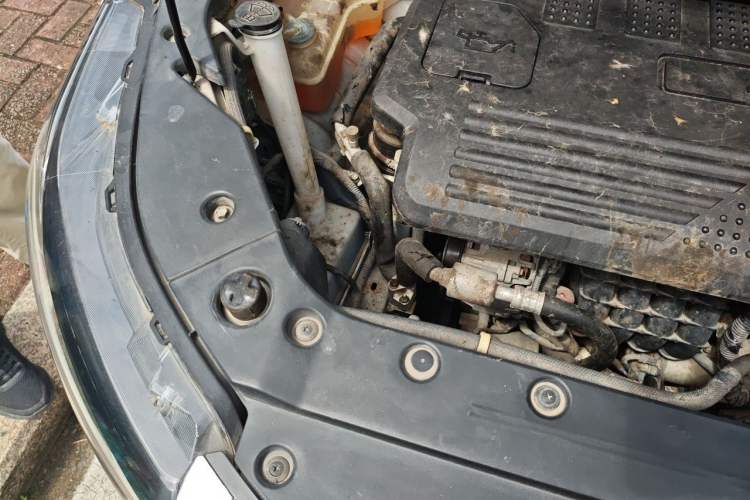 Used FORTHING SX6 2016 1.6L CVT Luxury Model Engine Bay Right