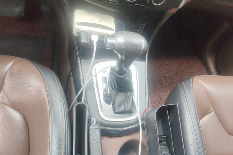 Used FORTHING SX6 2016 1.6L CVT Luxury Model Gear Lever