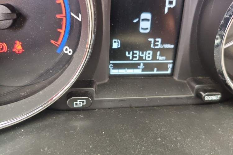 Used FORTHING SX6 2016 1.6L CVT Luxury Model Odometer Close Up