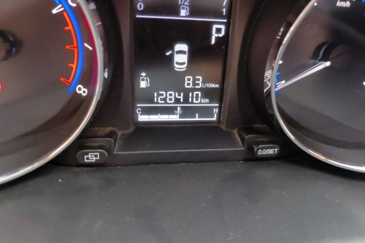 Used FORTHING SX6 2016 1.6L CVT Luxury Model Odometer Close Up