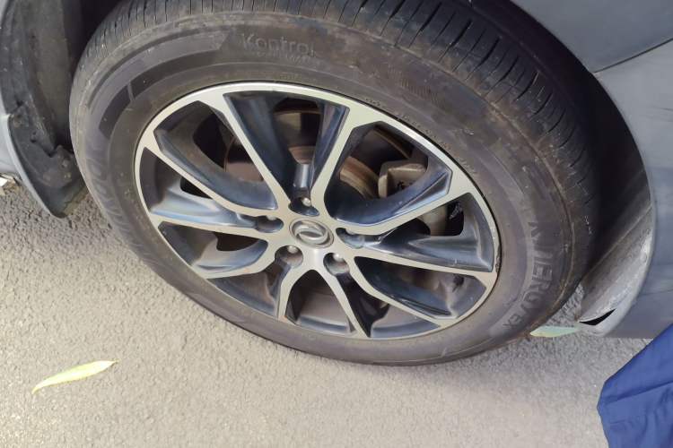 Used FORTHING SX6 2016 1.6L Manual Luxury Model Right Front Wheel Hub