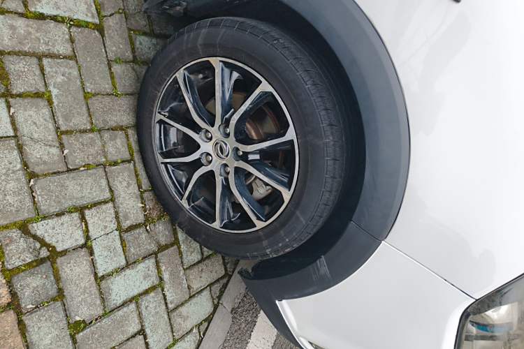 Used FORTHING SX6 2016 1.6L Manual Luxury Model Right Front Wheel Hub