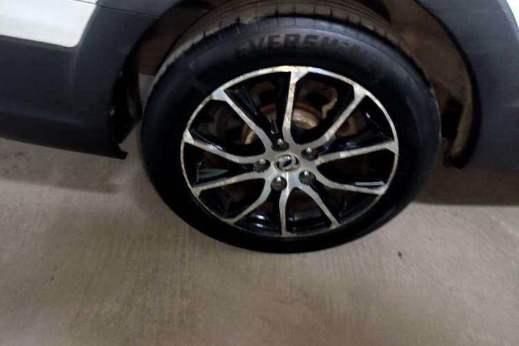 Used FORTHING SX6 2016 1.6L Manual Luxury Model Right Rear Wheel Hub