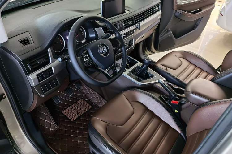 Used FORTHING SX6 2018 1.6L Manual Luxury Model Exterior 8
