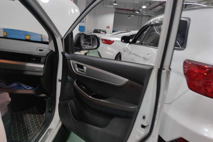 Used FORTHING SX6 2018 1.6L Manual Luxury Model Right Front Door Interior