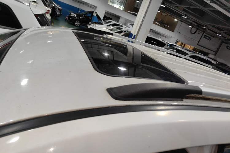 Used FORTHING SX6 2018 1.6L Manual Luxury Model Roof