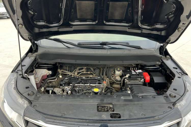 Used FORTHING SX6 2019 1.6L Manual Luxury Model China VI Standard Engine Bay