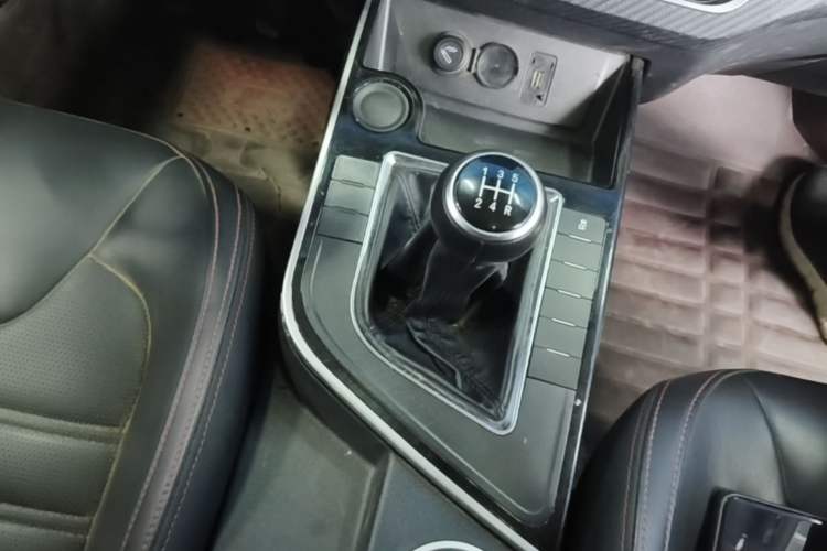 Used FORTHING SX6 2019 1.6L Manual Luxury Model China VI Standard Gear Lever