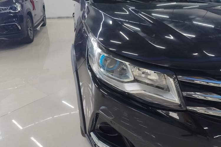 Used FORTHING SX6 2019 1.6L Manual Luxury Model China VI Standard Right Front Headlight