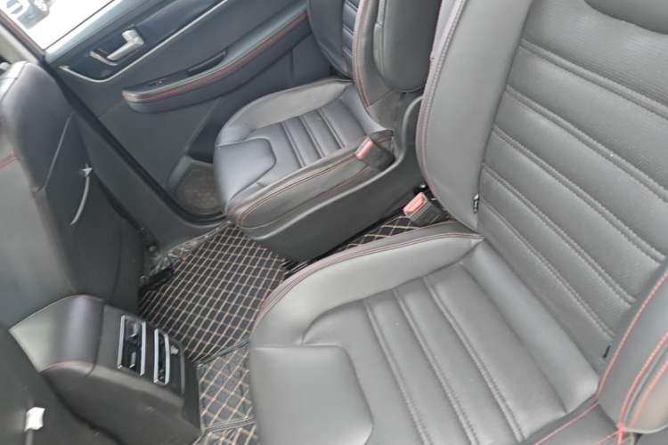 Used FORTHING SX6 2019 1.6L Manual Luxury Model China VI Standard Left Rear Seat