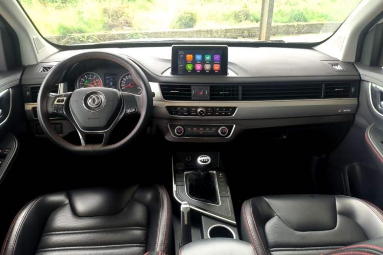 Used FORTHING SX6 2019 1.6L Manual Luxury Model China VI Standard Center Console