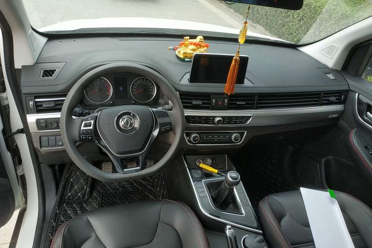 Used FORTHING SX6 2019 1.6L Manual Luxury Model China VI Standard Center Console