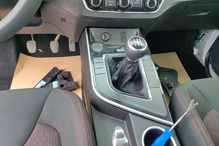 Used FORTHING SX6 2019 1.6L Manual Comfort Model China VI Standard Gear Lever