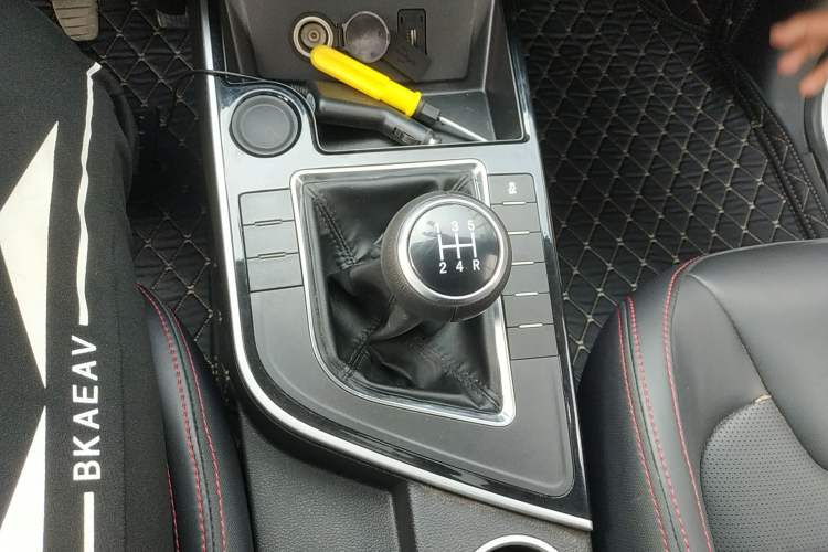 Used FORTHING SX6 2019 1.6L Manual Luxury Model China VI Standard Gear Lever
