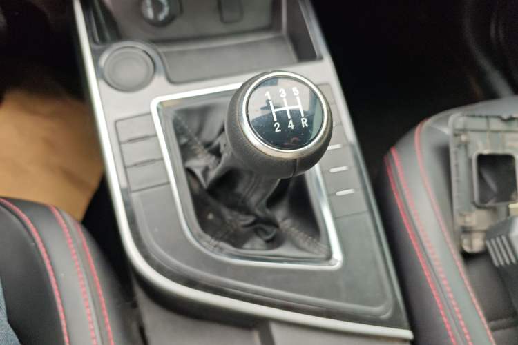 Used FORTHING SX6 2019 1.6L Manual Luxury Model China VI Standard Gear Lever