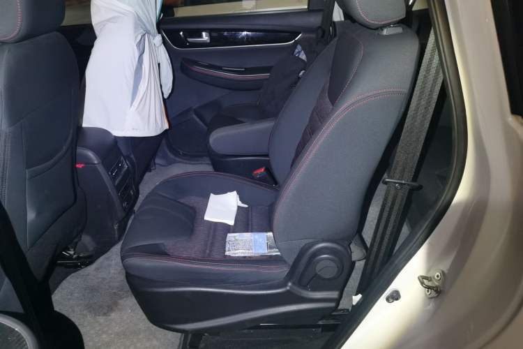 Used FORTHING SX6 2019 1.5T Manual Comfort Version China V Standard Left Rear Seat