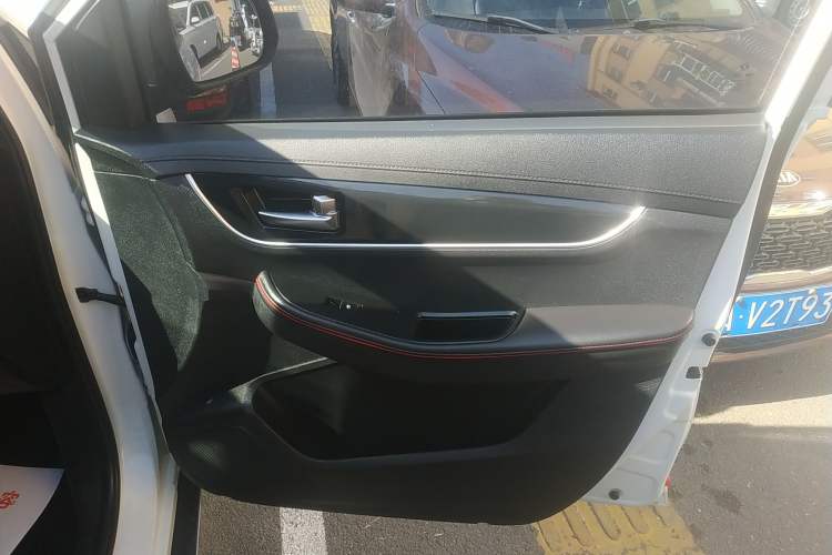 Used FORTHING SX6 2019 1.6L Manual Luxury Model China VI Standard Right Front Door Interior